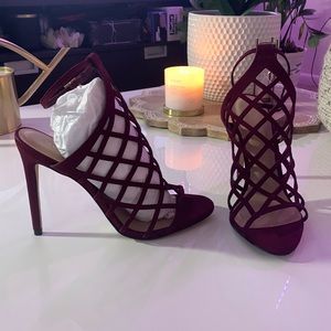 We’re given to me as a gift. Never worn. Not my style so I’m selling.